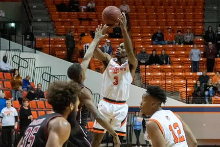 Demarkus Lampley shoots against NM State