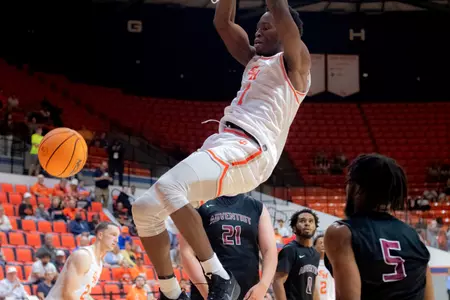 Kaosi Ezeagu dunks against SW Adventist