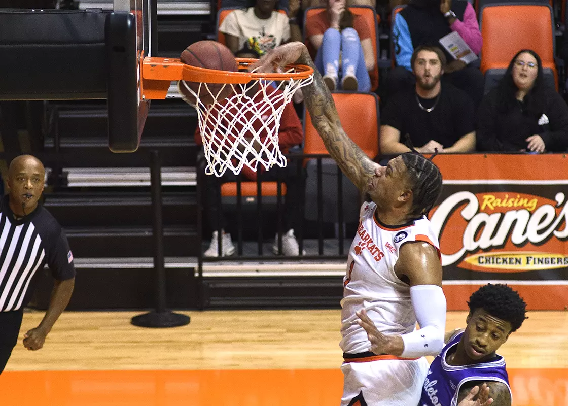 Savion Flagg dunks against Tarleton