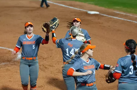 Softball celebrates a win over Kennesaw State