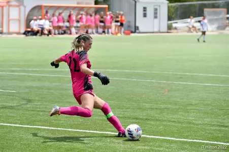 Tatum Krueger goal kick vs LaTech