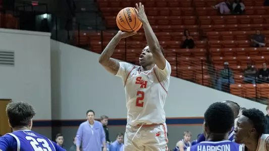 Qua Grant shoots against Grand Canyon