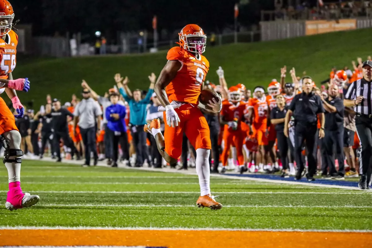 Running back John Gentry runs for a 26-yard touchdown