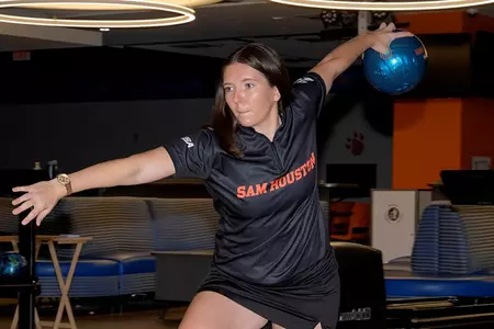 Lexi Casman bowls