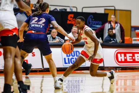 Diana Rosenthal dribbles against UTSA