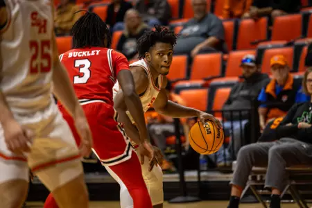 Kats fall to Bears on the road Image