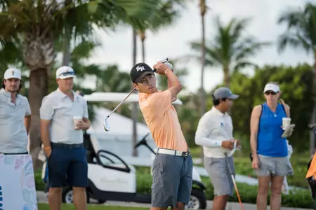 Ting-Wei Hsieh tees off