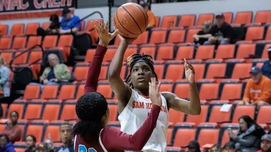 Chyna Allen shoots against NM State