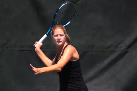 Vianne Schwab prepares to return a shot