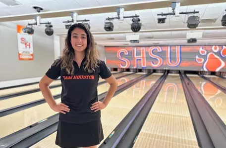 Cassie De La Fuente signs with Bearkat bowling