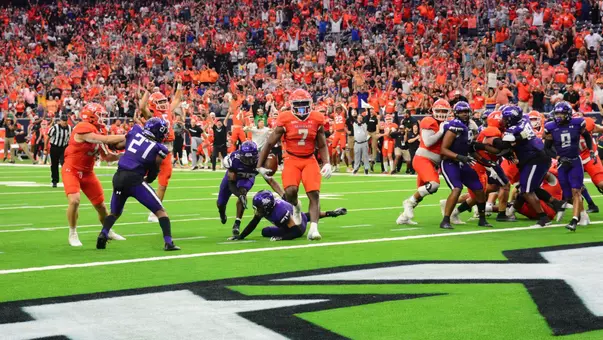 Dezmon Jackson scores the game-winning touchdown against SFA