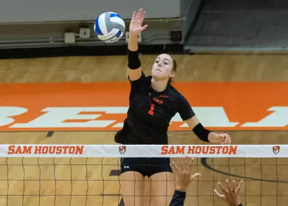 Hailey Heider protects the net against Portland