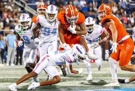 Jay Ducker runs the ball against FIU