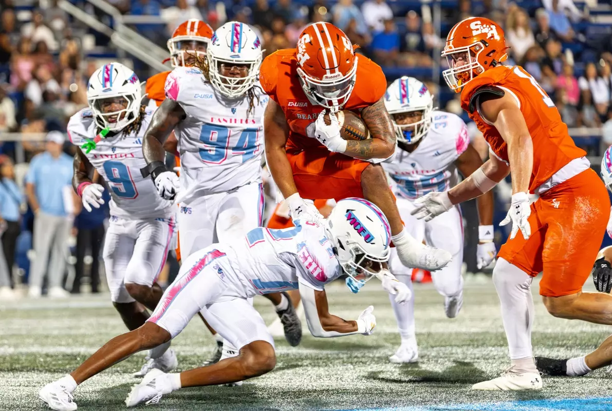 Jay Ducker runs the ball against FIU
