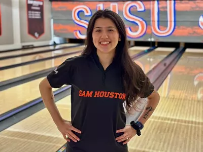 Bre Chewens bowling signee