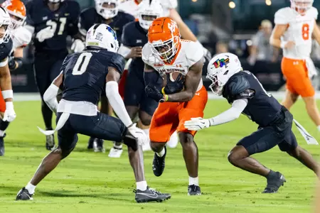 Qua'Vez Humphreys braces for impact against UCF