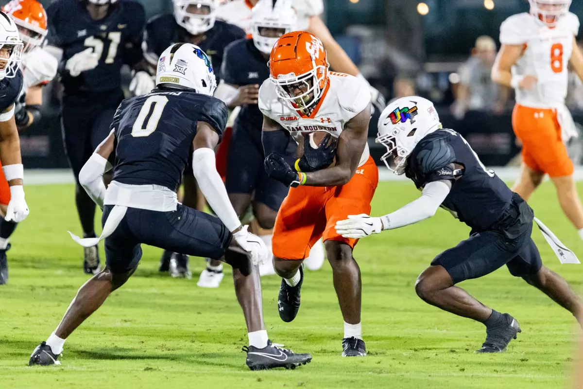 Qua'Vez Humphreys braces for impact against UCF