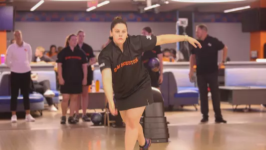 Emily Hart rolls at the Kat Klub Invite