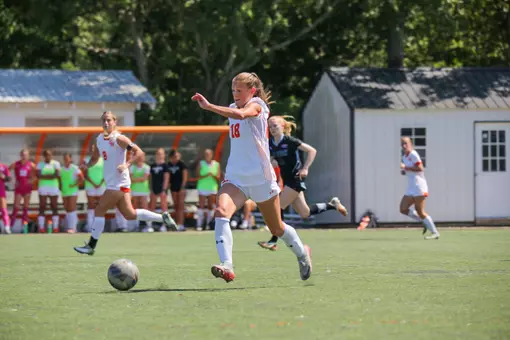 Hannah Bolin dribbles downfield against UTEP