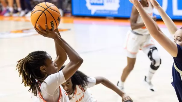 Kaylie Carr career-high vs Dallas