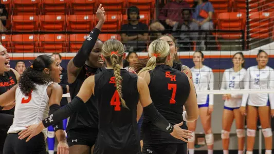 Player huddle against Georgia State