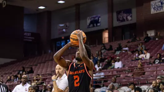 Jacoby Coleman shoots a 3 against Texas Southern