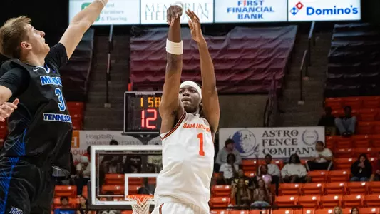 CJ Beaumont shoots a 3 against Middle Tennessee