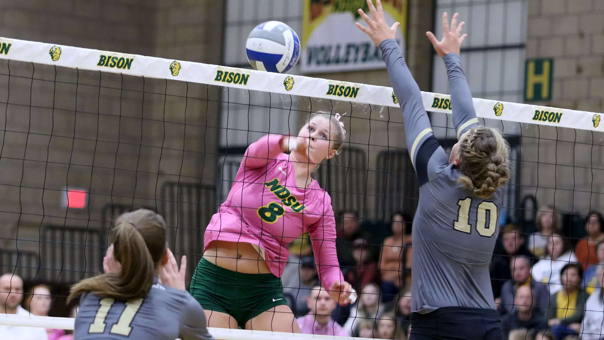 North Dakota State's Bella Lien against Purdue Fort Wayne in Bentson Bunker Fieldhouse.
