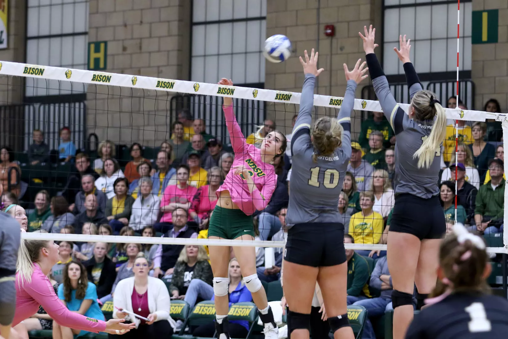 North Dakota State's Syra Tanchin against Purdue Fort Wayne in Bentson Bunker Fieldhouse.
