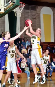 Gibbs, Bue Keep North Dakota State Women A Step Ahead of St. Edwards's Hilltoppers 72-63 Image