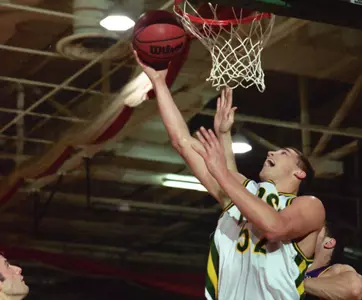 Kelchen on the Spot as North Dakota State Escapes Triple-Overtime Thriller with Minnesota-Duluth Image