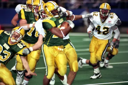 Green Edges Gold 10-9 in NDSU Outback Steakhouse Spring Football Scrimmage at Fargodome Image