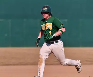Western Illinois Sweeps North Dakota State Image