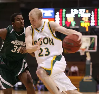 South Dakota Native Tveidt Ignites Bison in 90-63 Rout of SDSU Image