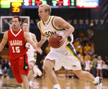 Nelson Scores 1,000th as Oakland Snaps NDSU's 16-Game Home Winning Streak, 73-71 Image