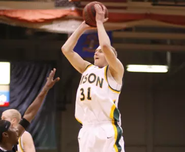 Last-Second Shot Lifts Oakland Past North Dakota State, 77-74 Image
