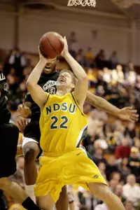Kangas 3-Pointer Lifts Oakland Past North Dakota State, 77-76 Image