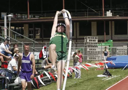 Francis Finishes Eighth in Pole Vault at NCAA Midwest Regional Image