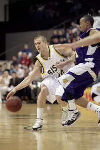 Woodside Powers Bison Past UMKC in Overtime, 65-60 Image