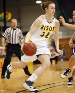 Oakland Takes Advantage of NDSU Miscues, Holds Off Late Rally For 54-52 Road Win Image