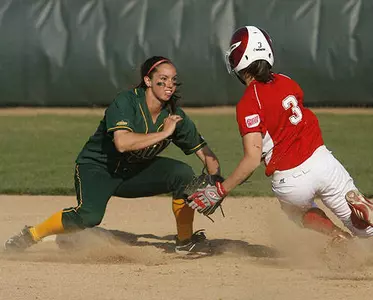 Parks, Defense Lift North Dakota State to Split With South Dakota Image