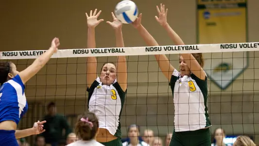 Volleyball Travels to Iowa State Challenge and Drake for Four Matches Image