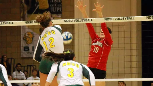 Bison Clinch No. 1 Seed With 3-0 Win Over South Dakota Image