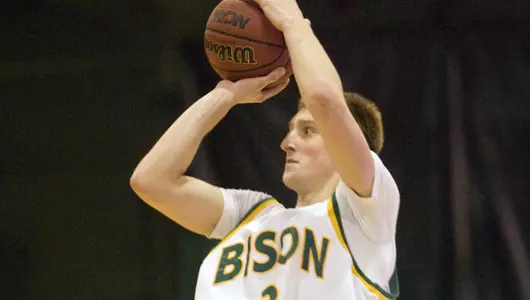 Felt Buries Five Triples as Bison Win Fourth Straight 65-61 Over Green Bay Image