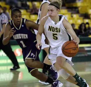 Bison Women Rally Past Prairie View A&M 61-56 to Claim Third at Great Alaska Shootout Image