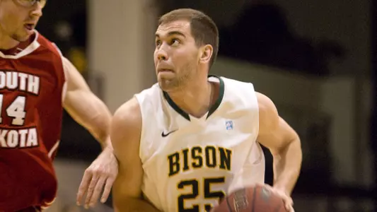 Carlson, Bison Turn Tide in Second Half to Beat South Dakota, 82-71 Image