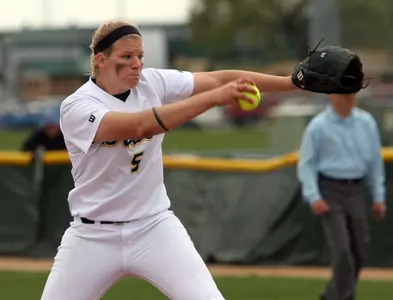 Bison Softball Defeats Columbia, Closes Out Hilton Plaza Invite at 5-0 Image