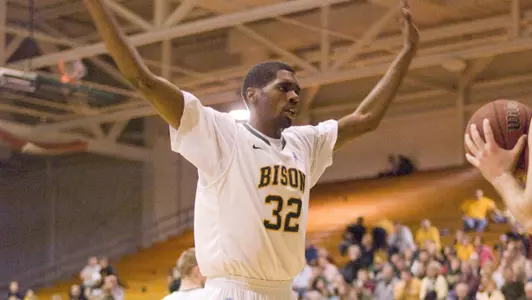 Bison Maintain First Place Tie in Summit With 73-65 Victory Over Oakland Image