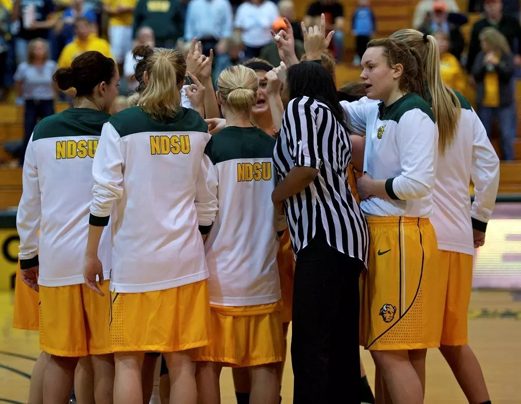 Team Huddle - Concordia-Moorhead