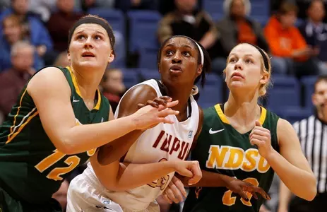 Holly Johnson (12) and Kahla Becken (20)